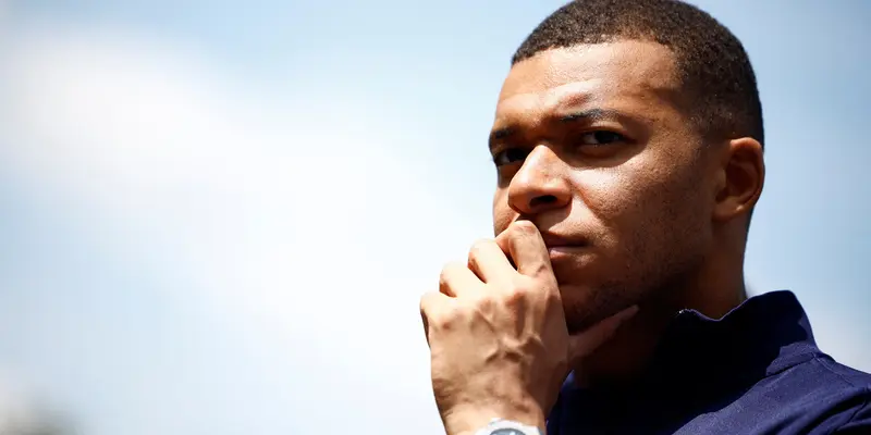 Mbappe gia hạn với PSG để từ chối Real năm 2021