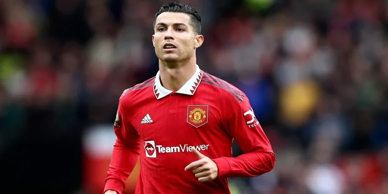 Tiền lương cũng là một phần Ronaldo vẫn đang thi đấu